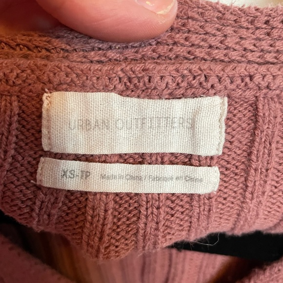 Two Urban Outfitters cropped sweaters - Picture 2 of 3